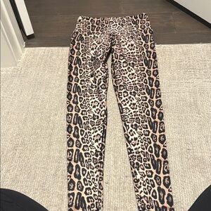 Onzie Leopard Print Leggings. Size S/M
